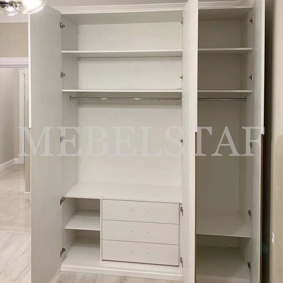 Шкаф в спальню в стиле неоклассика цвета Белый / Белый (3 двери) Фото 5