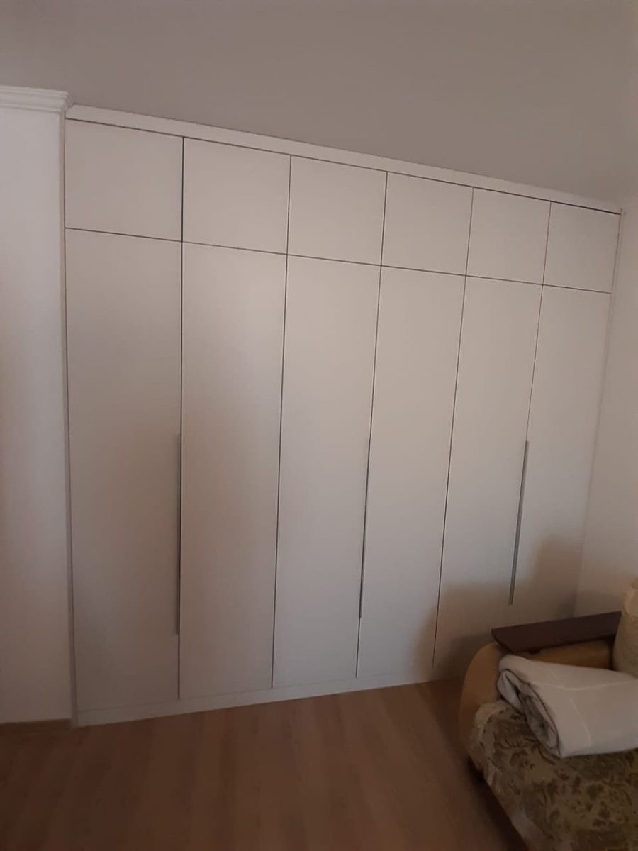 Встроенный шкаф Распашной шкаф цвета Хромикс белый / Жемчужно-белый (6 дверей)