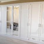Зеркальный шкаф в стиле прованс цвета Белый / Массив Бианко (8 дверей) Фото 8
