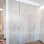 Шкаф в спальню в стиле неоклассика цвета Серый / Серый софт (4 двери) Фото 2