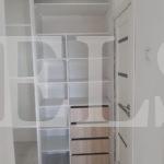 Шкаф в прихожую в стиле модерн цвета Белый / Серебро, Ясень натуральный (3 двери) Фото 5