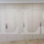 Шкаф в спальню в стиле неоклассика цвета Белый / Пудра софт (6 дверей) Фото 1