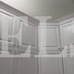 Встраиваемый угловой шкаф в классическом стиле цвета Белый Премиум гладкий / Белый глянец (5 дверей) Фото 5