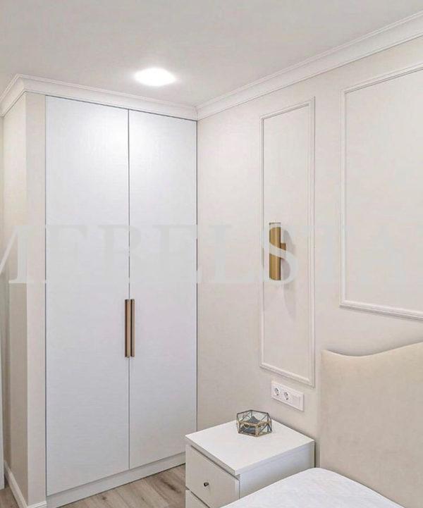 Встраиваемый шкаф в классическом стиле цвета Белый / Белый (2 двери)