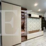 Шкаф в гостиную в стиле хай-тек цвета Дуб чарльстон / Панакота софт (5 дверей) Фото 1