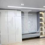 Шкаф в гостиную в стиле минимализм цвета Арктика серый / Арктика серый, Белый (6 дверей) Фото 1