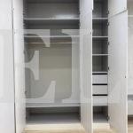 Шкаф в гостиную в стиле минимализм цвета Арктика серый / Арктика серый, Белый (6 дверей) Фото 3