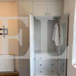 Шкаф в спальню в стиле прованс цвета Светло-серый / Серый софт (3 двери) Фото 2