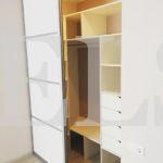 Гардеробный шкаф в стиле минимализм цвета Белый / Белый (2 двери) Фото 4