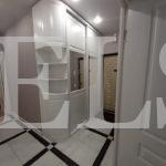 Встраиваемый шкаф в классическом стиле цвета Белый / Белый (3 двери) Фото 1