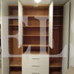 Распашной шкаф в стиле минимализм цвета Вишня оксфорд / Белый глянец (4 двери) Фото 3