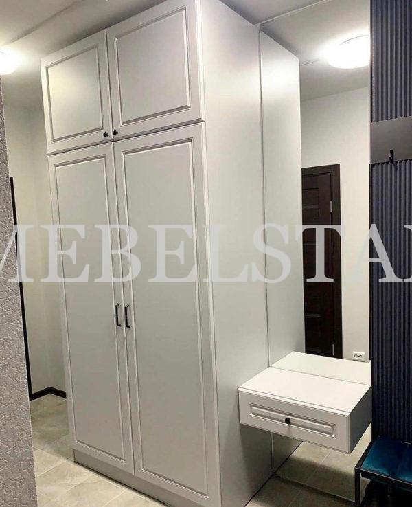 Распашной шкаф в классическом стиле цвета Белый / Белый (3 двери)