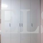 Распашной шкаф в стиле минимализм цвета Белый / Белый глянец (4 двери) Фото 1