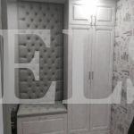 Распашной шкаф в классическом стиле цвета Серый / Белый (3 двери) Фото 1
