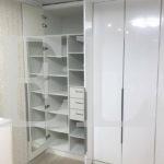 Распашной шкаф в стиле минимализм цвета Белый / Белый глянец (6 дверей) Фото 3