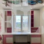 Шкаф вокруг окна в классическом стиле цвета Белый, Светло-розовый / Белый, Светло-розовый (5 дверей) Фото 1