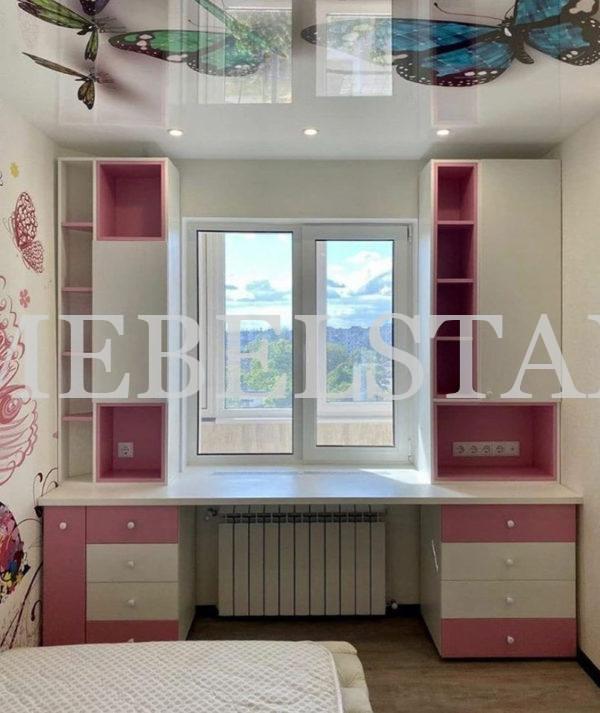 Шкаф вокруг окна в классическом стиле цвета Белый, Светло-розовый / Белый, Светло-розовый (5 дверей)