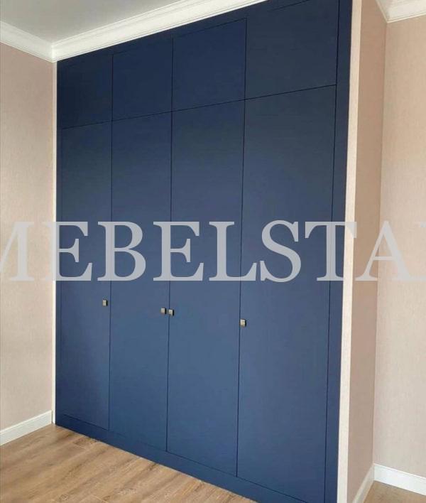 Шкаф в нишу в стиле неоклассика цвета Дуб галифакс натуральный / Маренго софт (4 двери)