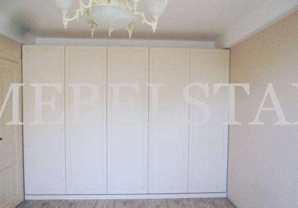 Шкаф во всю стену в классическом стиле цвета Перламутр / Крем софт (5 дверей)