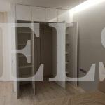 Шкаф в нишу в стиле минимализм цвета Белый / Белый глянец (4 двери) Фото 2