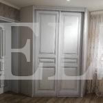 Встраиваемый угловой шкаф в классическом стиле цвета Титан / Антик серебро (2 двери) Фото 1