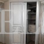 Встраиваемый угловой шкаф в классическом стиле цвета Титан / Антик серебро (2 двери) Фото 4