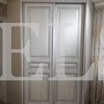 Встраиваемый угловой шкаф в классическом стиле цвета Титан / Антик серебро (2 двери) Фото 3