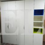 Шкаф в детскую цвета Белый базовый, Лайм, Синий / Белый софт (4 двери) Фото 3
