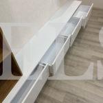 Шкаф в гостиную в стиле минимализм цвета Белый, Дуб чарльстон / Белый глянец (4 двери) Фото 4