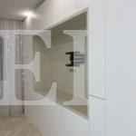 Шкаф в гостиную в стиле хай-тек цвета Белый, Дуб паллада / Белый софт (8 дверей) Фото 4