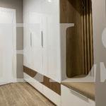 Шкаф в прихожую в стиле модерн цвета Пикар / Белый глянец (4 двери) Фото 3
