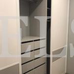 Шкаф в нишу в стиле неоклассика цвета Серый / Белый, Серый (4 двери) Фото 4