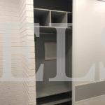 Шкаф в нишу в стиле неоклассика цвета Серый / Белый, Серый (4 двери) Фото 5