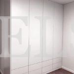 Шкаф с крашеными фасадами в стиле минимализм цвета Белый, Серый / Белый (4 двери) Фото 1