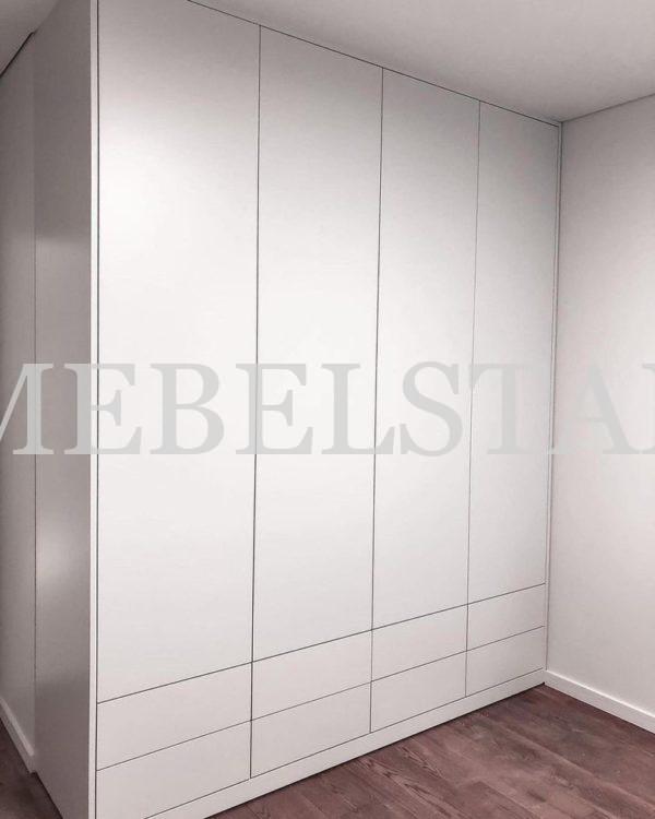 Шкаф с крашеными фасадами в стиле минимализм цвета Белый, Серый / Белый (4 двери)