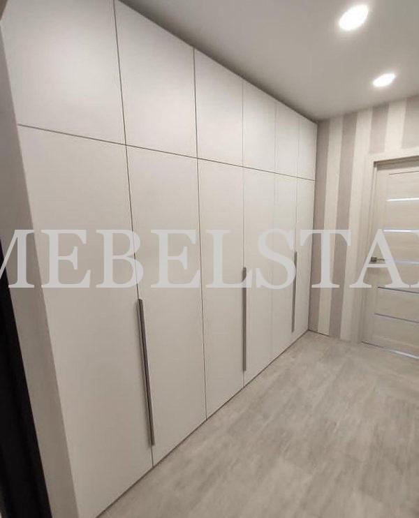 Шкаф с крашеными фасадами в стиле минимализм цвета Белый базовый / Белый (6 дверей)