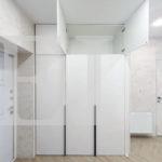 Шкаф с крашеными фасадами в стиле минимализм цвета Белый / Белый (3 двери) Фото 4
