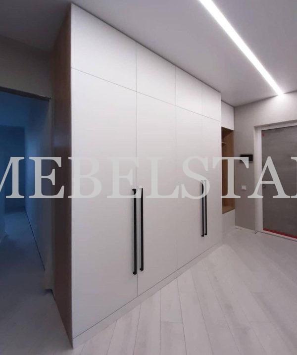 Шкаф с крашеными фасадами в стиле минимализм цвета Ольха / Белый (6 дверей)