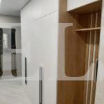 Шкаф с крашеными фасадами в стиле минимализм цвета Ольха / Белый (6 дверей) Фото 5