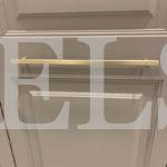 Шкаф с крашеными фасадами в стиле модерн цвета Трюфель / Оливково-серый (3 двери) Фото 2