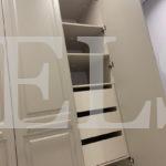 Шкаф с крашеными фасадами в стиле модерн цвета Трюфель / Оливково-серый (3 двери) Фото 3