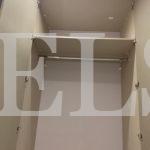Шкаф с крашеными фасадами в стиле модерн цвета Трюфель / Оливково-серый (3 двери) Фото 5