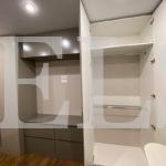 Шкаф с крашеными фасадами в стиле хай-тек цвета Белый / Бежево-серый, Серо-зеленый (6 дверей) Фото 4