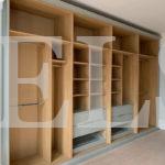 Шкаф с крашеными фасадами в стиле прованс цвета Дуб поненте / Платиново-серый (8 дверей) Фото 2