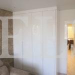 Шкаф с крашеными фасадами в стиле минимализм цвета Белый / Сигнальный белый (4 двери) Фото 1