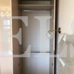 Шкаф с крашеными фасадами в стиле минимализм цвета Трюфель коричневый / Сигнальный коричневый (4 двери) Фото 2