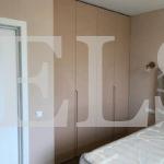 Шкаф с крашеными фасадами в стиле минимализм цвета Трюфель коричневый / Сигнальный коричневый (4 двери) Фото 3