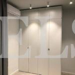 Шкаф с крашеными фасадами в стиле минимализм цвета Светло-серый / Светло-серый (4 двери) Фото 1