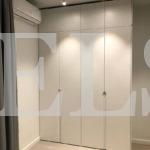 Шкаф с крашеными фасадами в стиле минимализм цвета Светло-серый / Светло-серый (4 двери) Фото 3