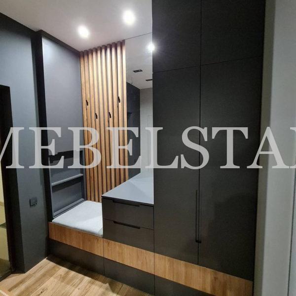 Шкаф с крашеными фасадами в стиле хай-тек цвета Дуб сонома / Антрацитово-серый (4 двери)